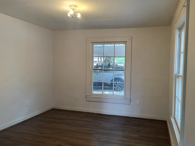 1215 S Elm St — Photo 5