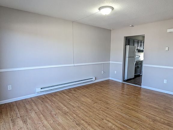 5th image of 212 Wolcott St APT 1