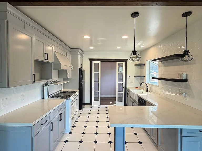 2329 Scenic Ave — Photo 7