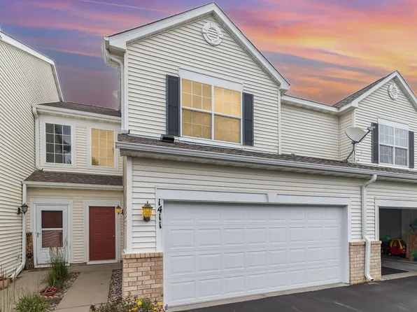 1411 Yorkshire Ln, Shakopee, MN 55379