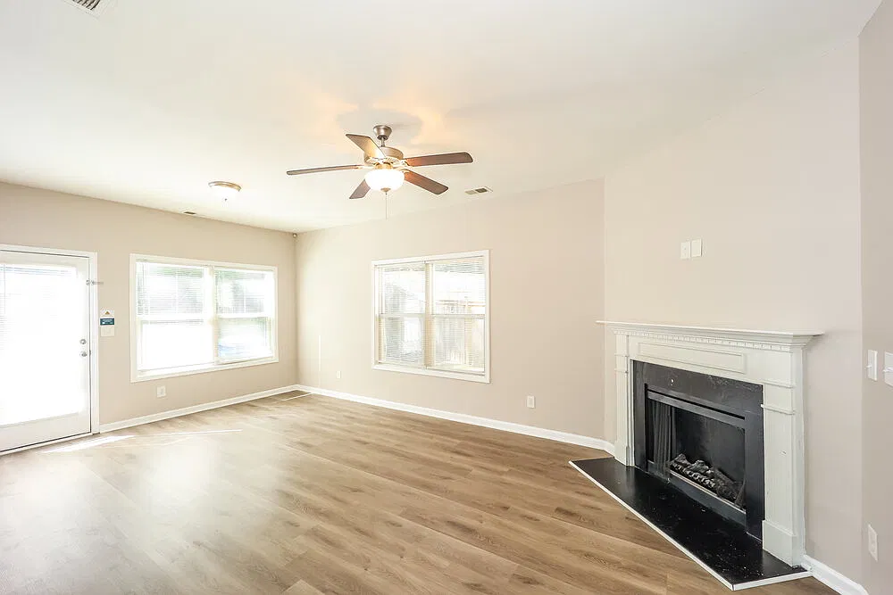 4 bed, 2.5 bath, 2200 sqft, $3,060 — Photo 4