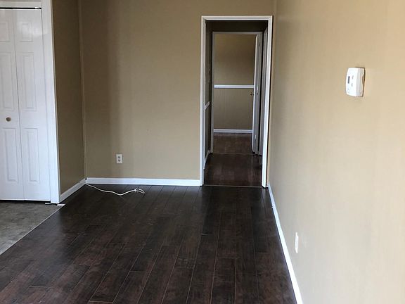 3rd image of 300 S Hammes Ave
