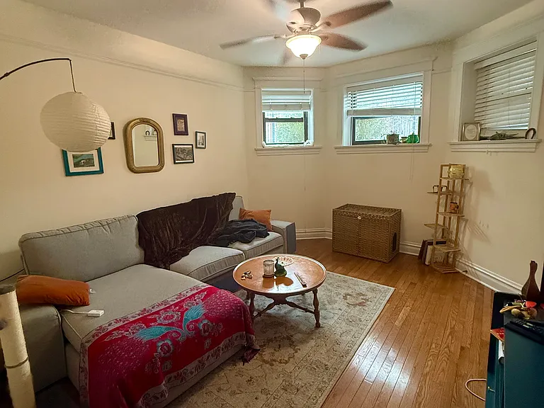 1438 W Addison St #G — Photo 1
