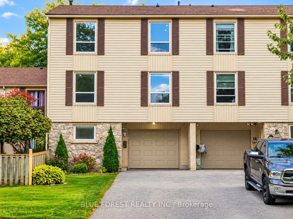 12 McMaster Cres #8, London, ON N6K 1N4
