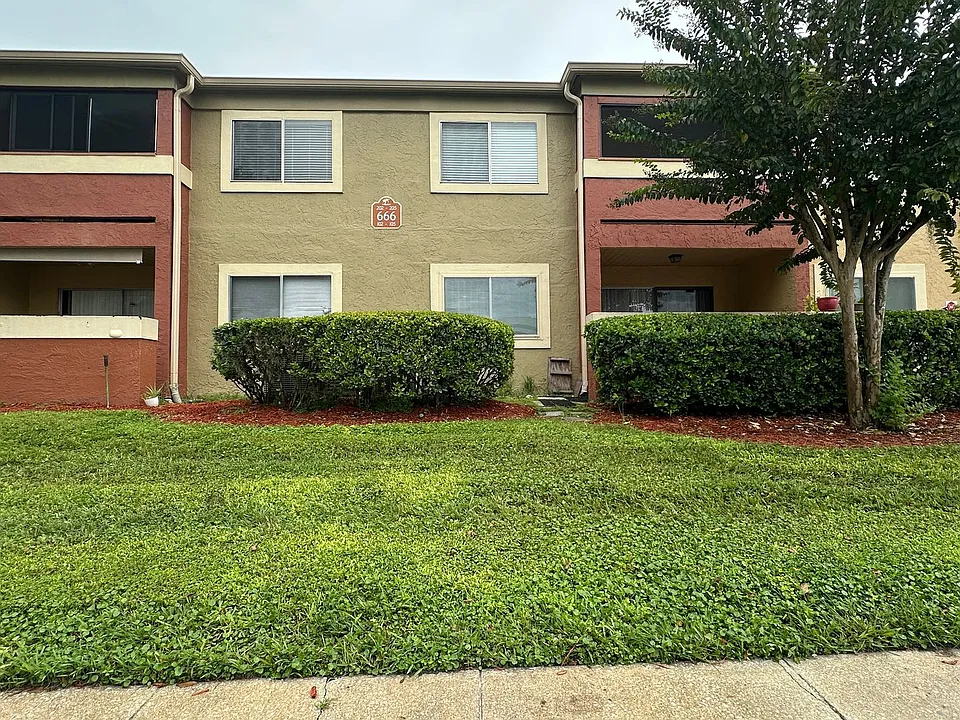 666 Kenwick Cir #203