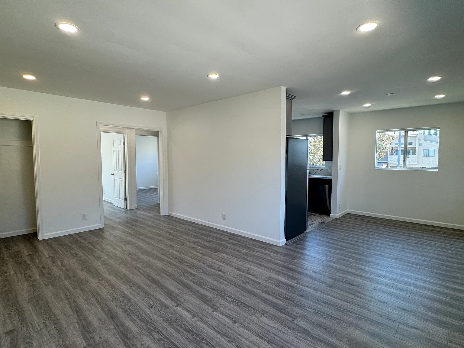 2 bed, 850 sqft, $2,295 — Photo 2