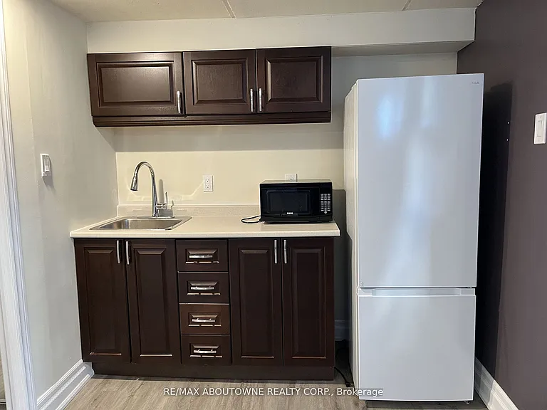 180 Mississauga Valley Blvd #1 — Photo 4