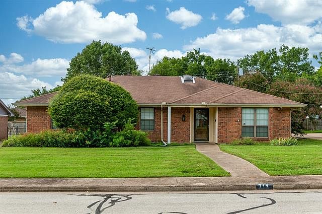 1st image of 714 Monroe Dr