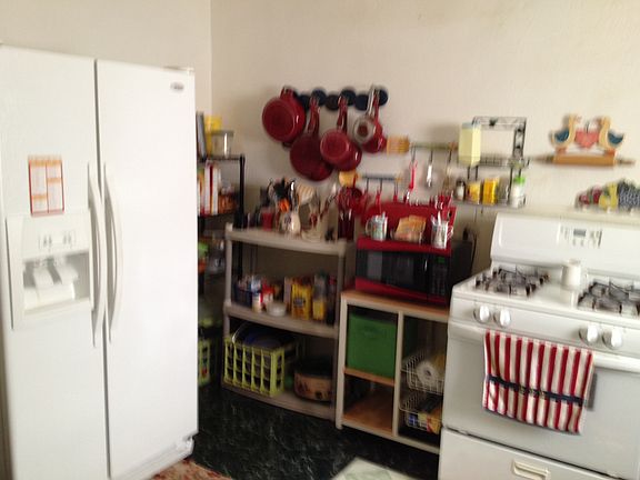 5th image of 215 W 9th St