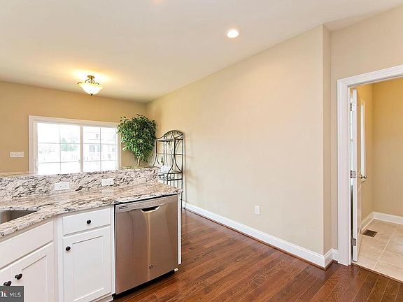 5th image of 114 Jeni Ct