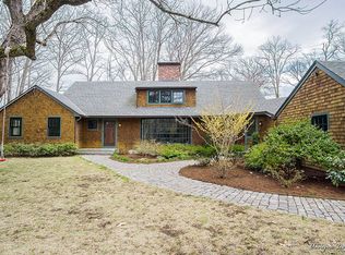 10 Woodland Rd, Andover, MA 01810