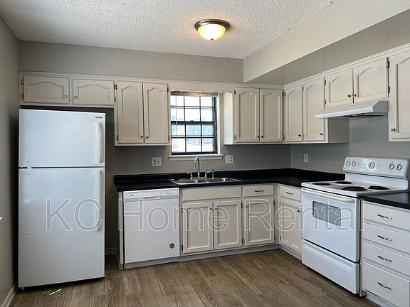 2nd image of 808 SW Meadowridge Dr APT D