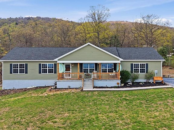 3rd image of 379 Jura Dr