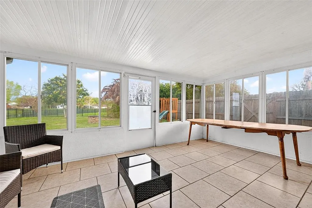 3 bed, 2.0 bath, 1264 sqft, $2,400 — Photo 3