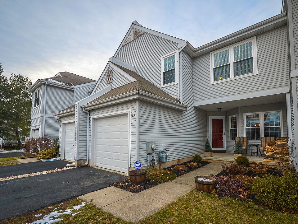 1st image of 42 Yorkshire Dr
