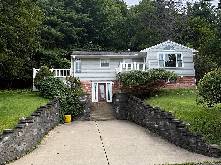 6 Valley View Dr — Photo 1