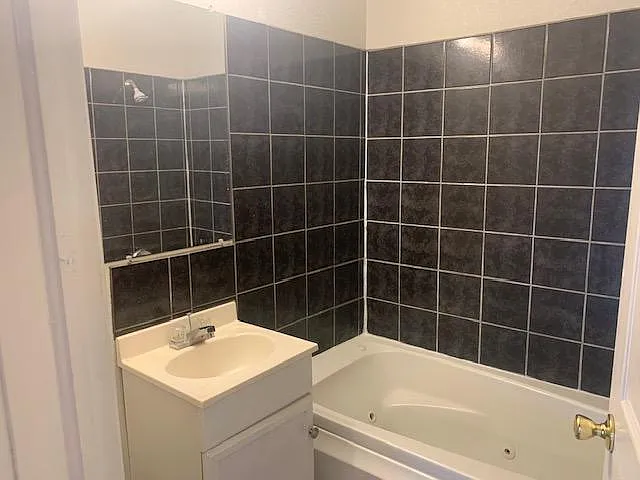 800 S Georgia St — Photo 10