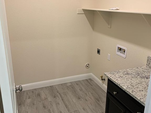 Laundry, provided with Washer & Dryer