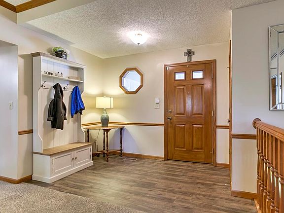 4th image of 809 Foxtail Dr
