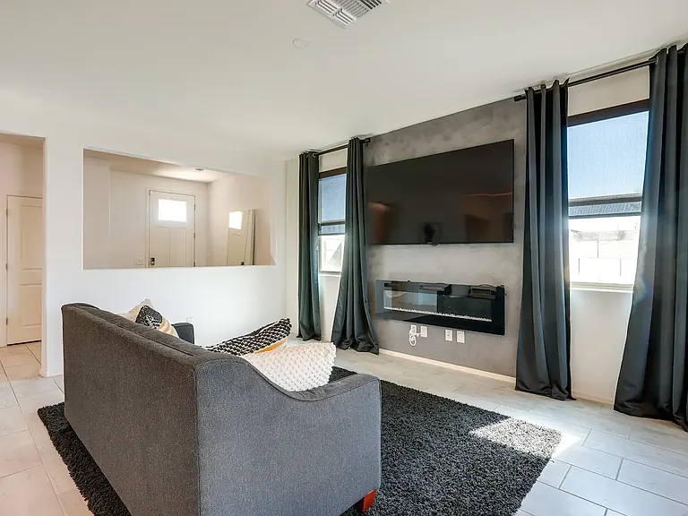 12525 W Palmaire Ave — Photo 2