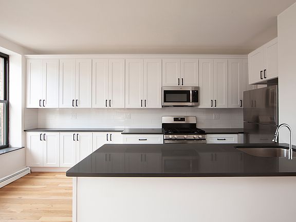 2nd image of 211 Sackett St APT 2W
