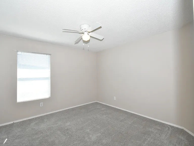1130 Seneca Dr — Photo 17