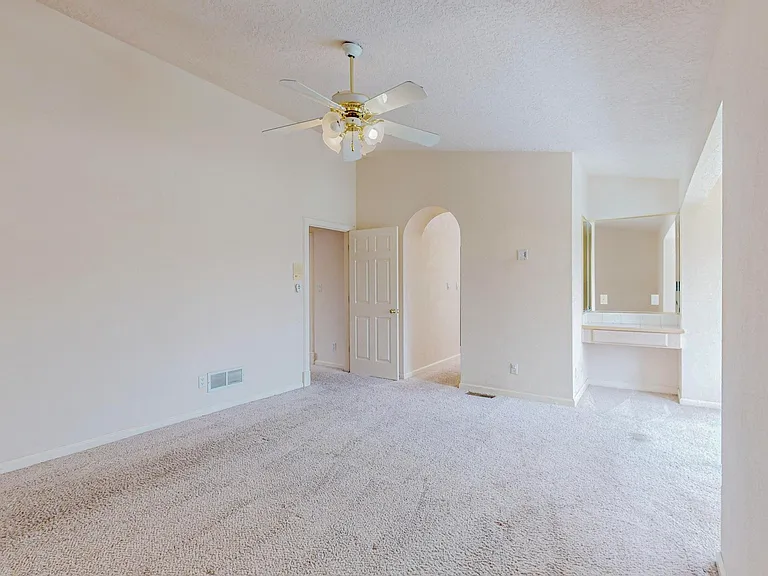 13612 Vic Rd NE — Photo 20