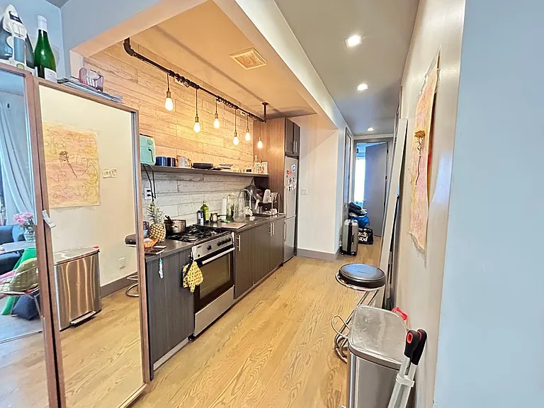 1649 Summerfield St #3E — Photo 2