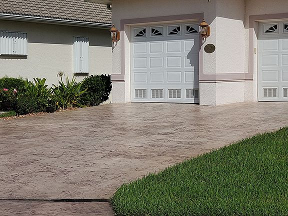 3rd image of 514 Port Bendres Dr