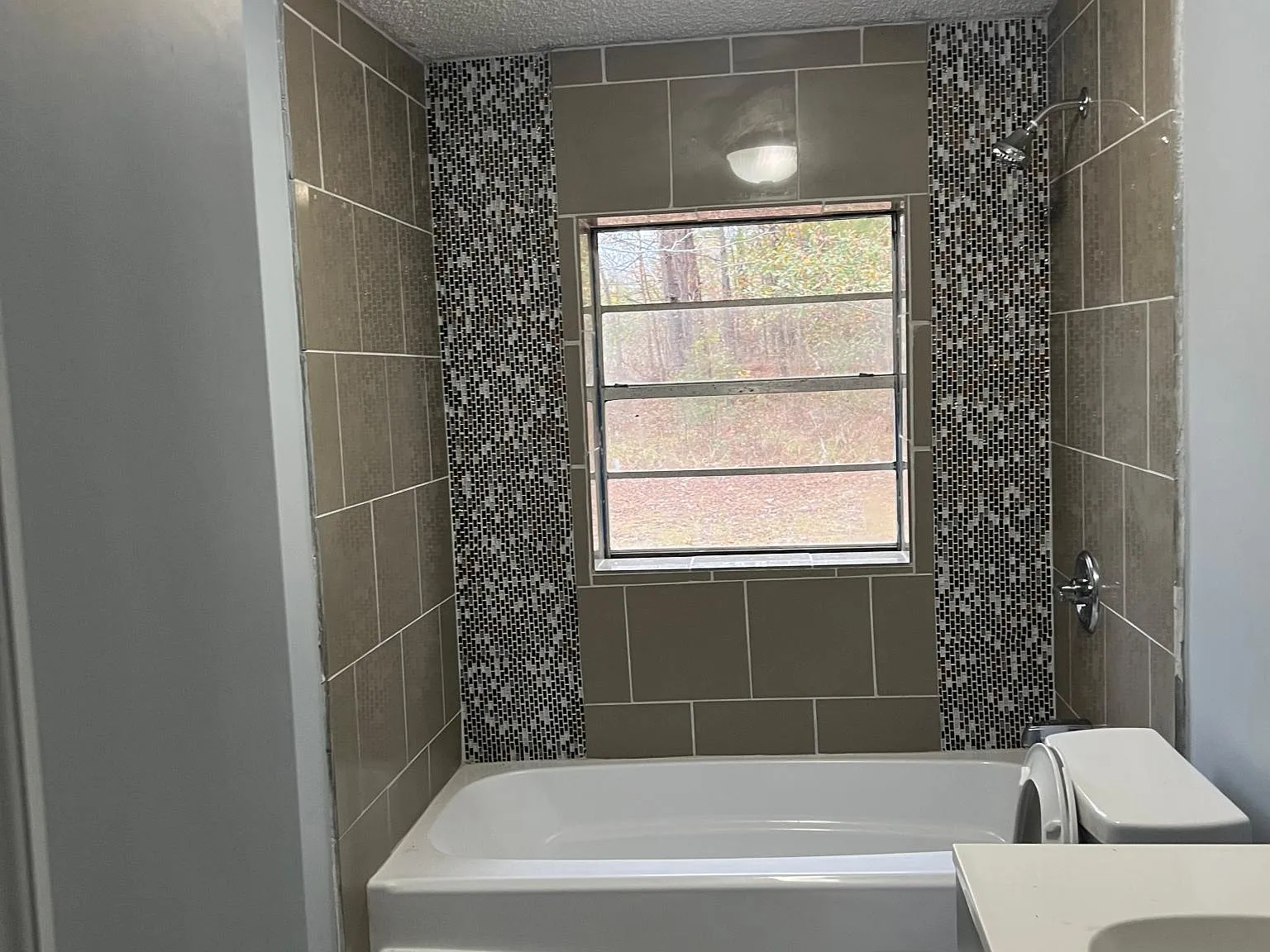 3 bed, 1200 sqft, $1,100 — Photo 1