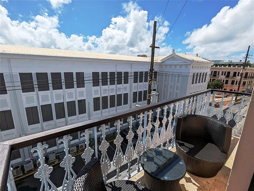 1 bed, 1.0 bath, 700 sqft, $3,300 — Photo 2