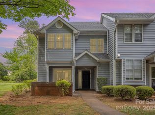 5301 Amity Springs Dr, Charlotte, NC 28212