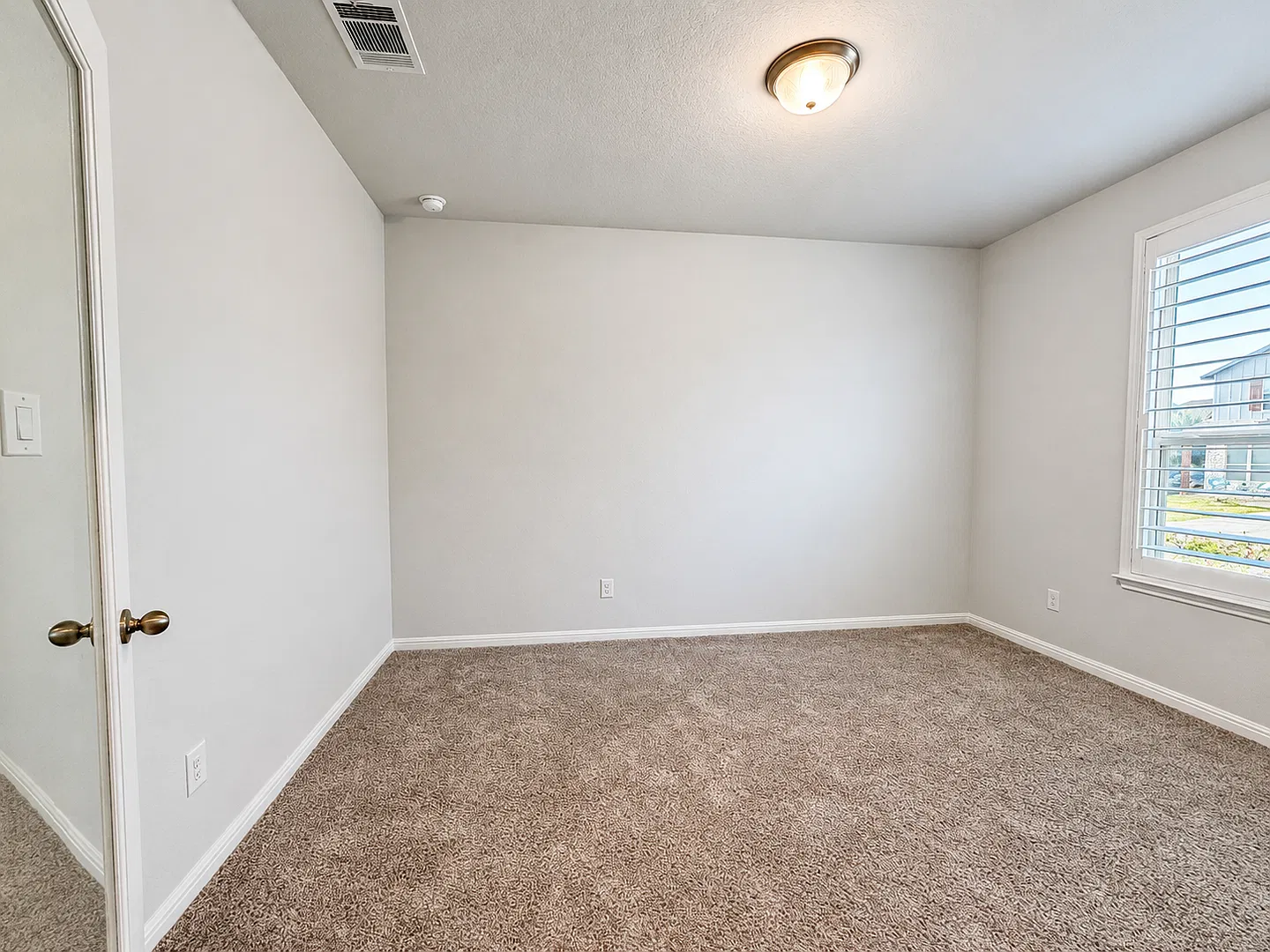$400 Off On First Month's Rent! — Photo 4