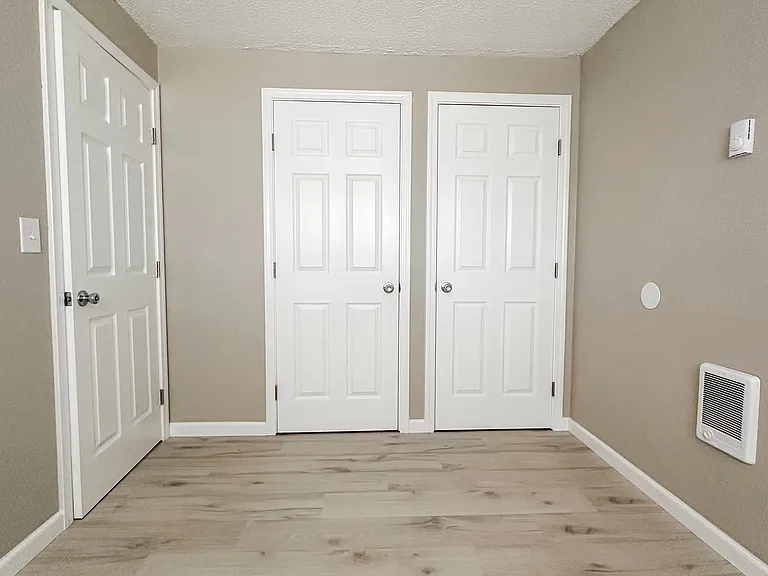 Gregory Manor — Photo 12