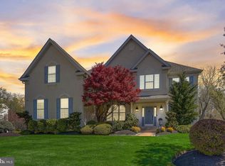 38 Wood View Dr, Mount Laurel, NJ 08054