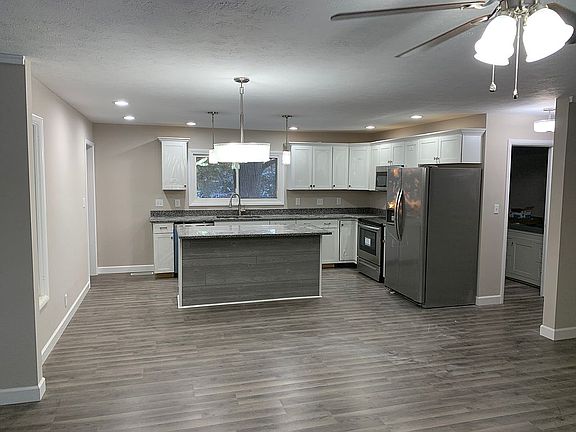 4th image of 615 Montrose St