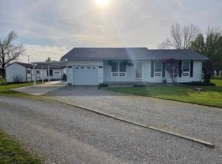 121 Salem Dr, Salem, IL 62881