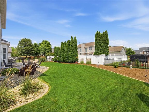 3rd image of 46 Conway Cir