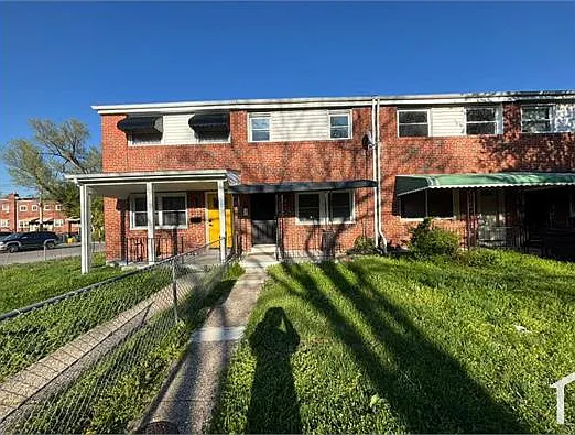 3 bed, $1,900 — Photo 2