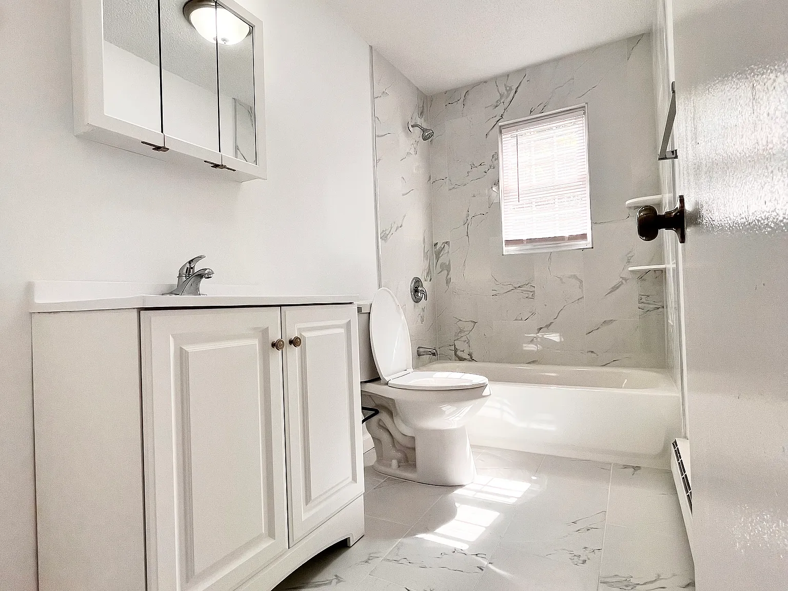 2 bed, 660 sqft, $2,000 — Photo 3