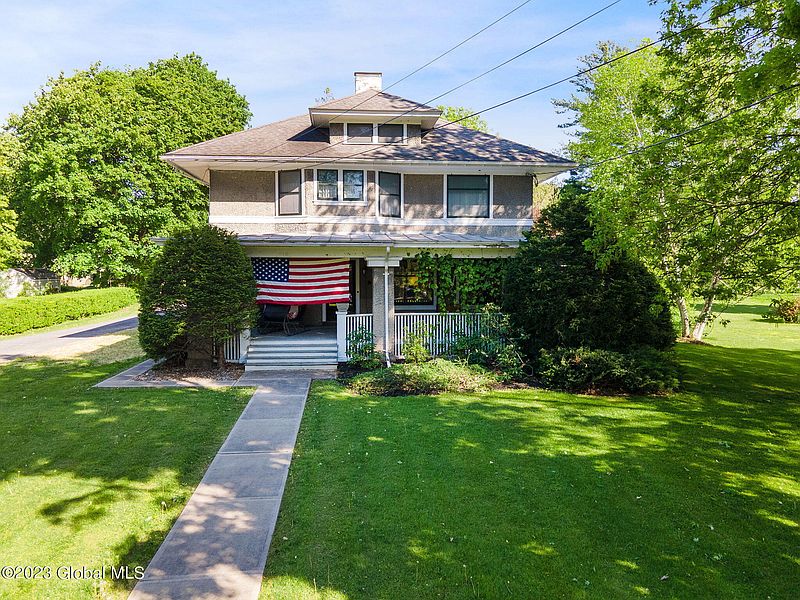 3rd image of 118 Knower Avenue