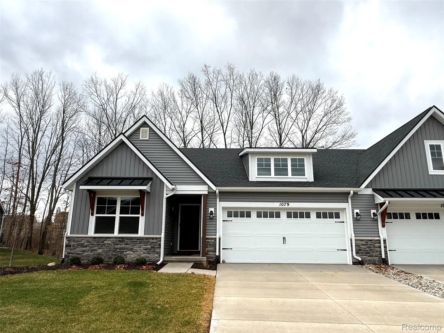 1079 Camellia Cir #33 photo 1