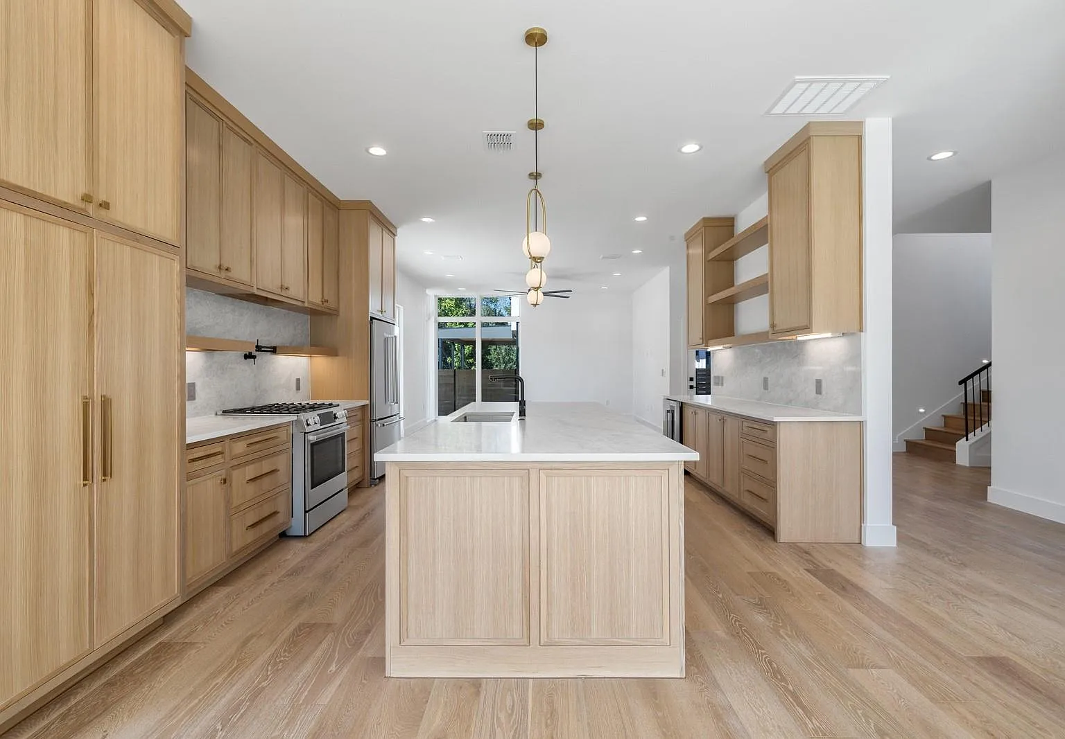 4 bed, 5.0 bath, 2896 sqft, $5,800 — Photo 4