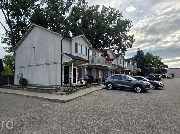 38604 Meadowdale St, Clinton Twp, MI 48036