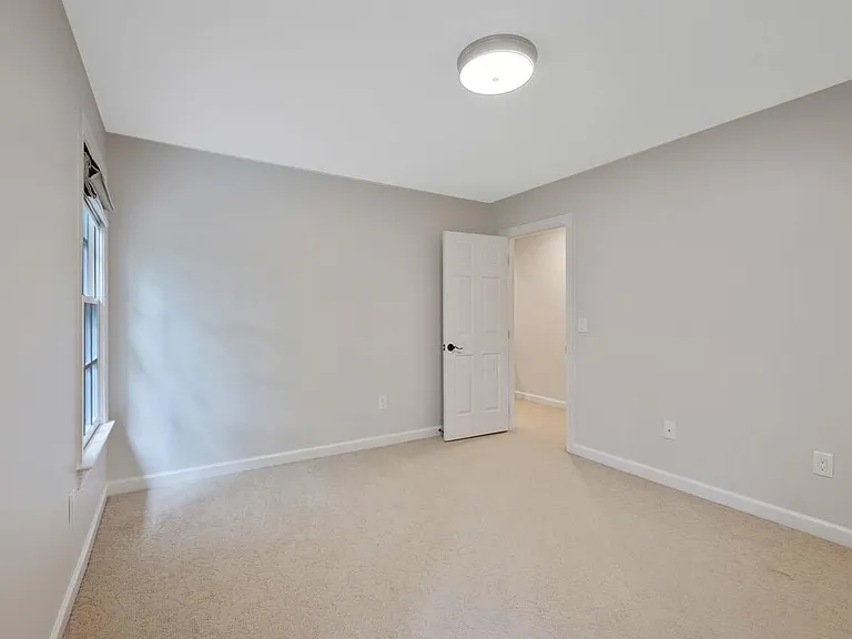 1202 Summerville Ln — Photo 27