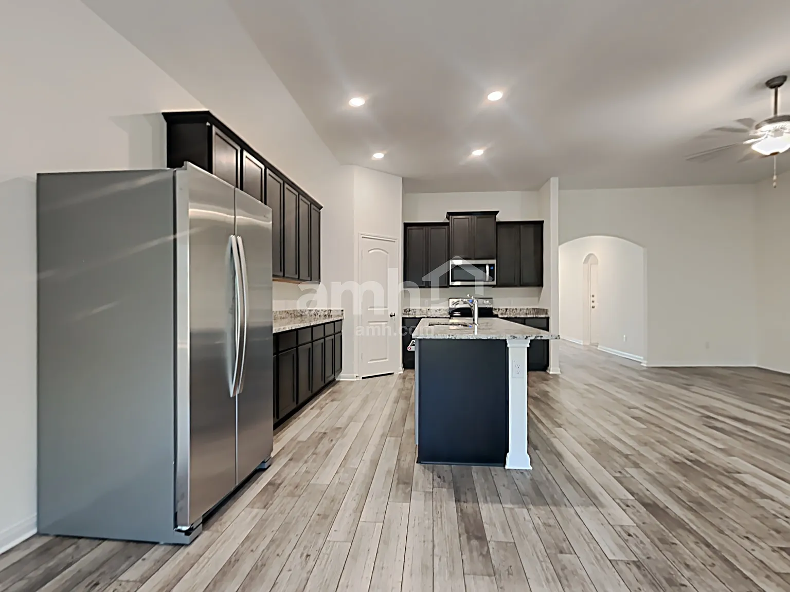 4 bed, 2.0 bath, 1843 sqft, $2,200 — Photo 3