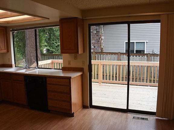 4th image of 12103 SE 46th Ct