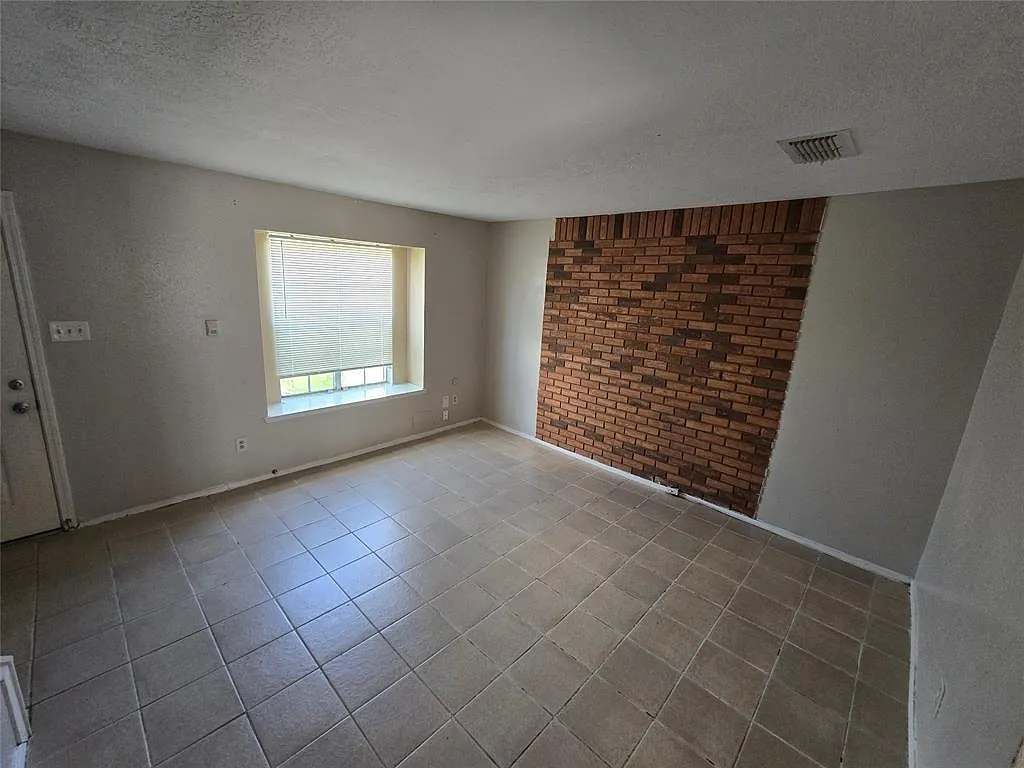 2 bed, 1.5 bath, 1156 sqft, $1,250 — Photo 1