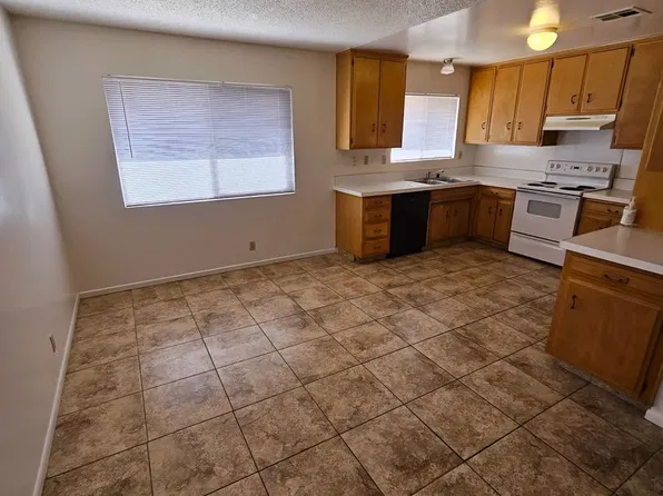 15740 Serrano Rd, Apple Valley, CA 92307