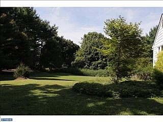 4th image of 990 Deerfield Ln